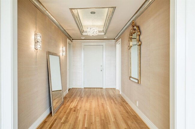 121 N Post Oak Ln in Houston, TX - Building Photo - Building Photo