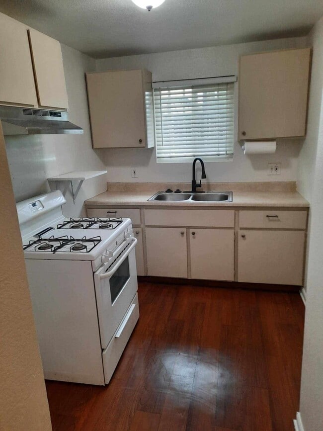 177 S 2nd Ave in Upland, CA - Building Photo - Building Photo