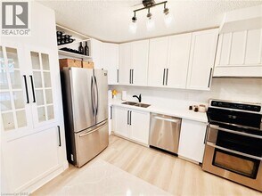 640 West St in Brantford, ON - Building Photo - Building Photo