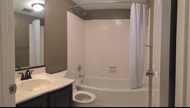 4609 Luxberry Dr in Fairfax, VA - Foto de edificio - Building Photo