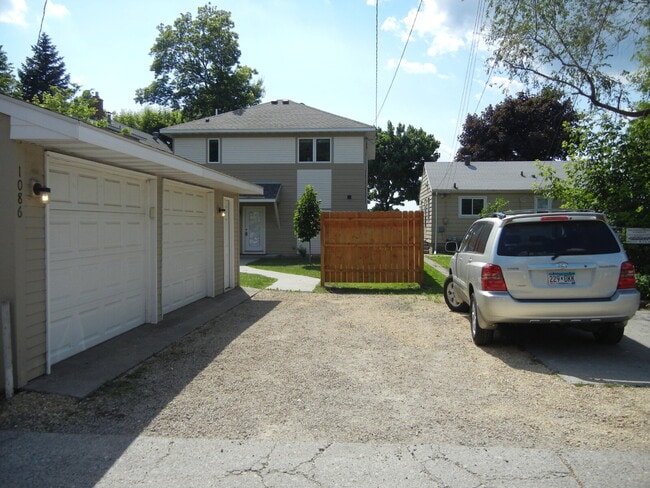 1086 11th Ave SE in Minneapolis, MN - Building Photo - Building Photo