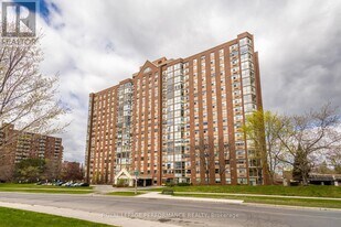 2760 Carousel Crescent in Ottawa, ON - Building Photo