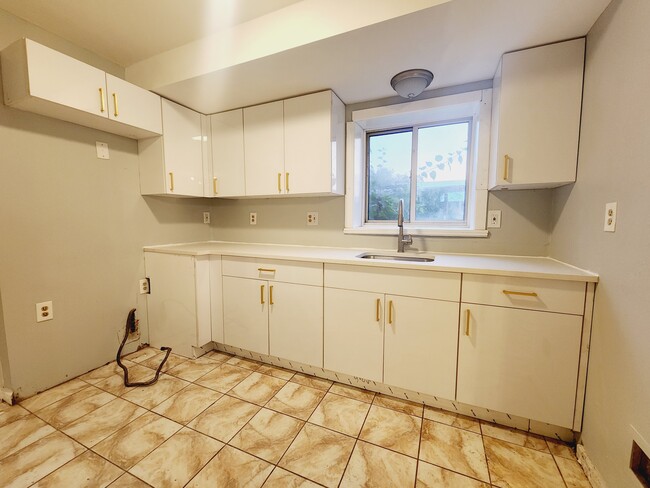 78 Bergen Ave, Unit 2