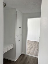 1443 W 81st St, Unit 2 in Los Angeles, CA - Building Photo - Building Photo