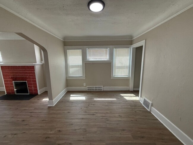 This beautifully updated 3-bedroom, 1-bath in Detroit, MI - Building Photo - Building Photo