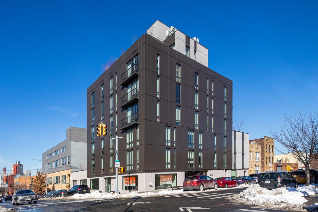 Talo 38 in Long Island City, NY - Building Photo