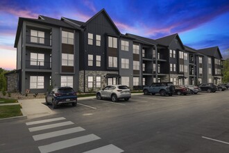 Prism at Diamond Ridge Luxury Apartment Homes in Moon Township, PA - Foto de edificio - Building Photo