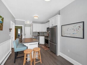 356 Princeton St, Unit 2 in Boston, MA - Foto de edificio - Building Photo