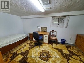 73 Regatta Crescent in Toronto, ON - Building Photo - Building Photo