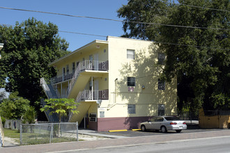 3471 Grand Ave in Miami, FL - Building Photo - Building Photo