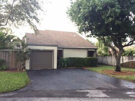 7512 SW 95th Pl in Miami, FL - Building Photo