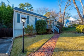 675 Clifton Rd SE in Atlanta, GA - Foto de edificio - Building Photo