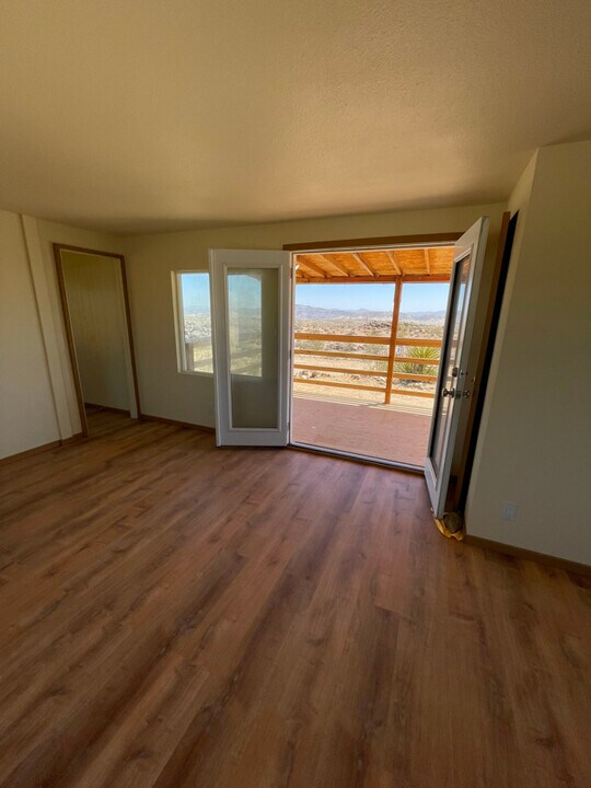 52576 Quail Bush Rd in Landers, CA - Building Photo