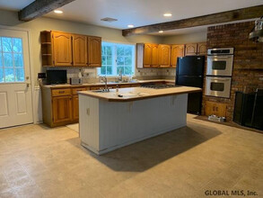 12 Glennon Rd in Latham, NY - Building Photo - Building Photo