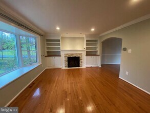 2128 Greenwich St in Falls Church, VA - Foto de edificio - Building Photo