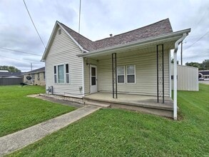 108 S Oak St in Loogootee, IN - Building Photo - Building Photo