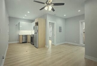 1655 W Jonquil Ter, Unit 12 in Chicago, IL - Building Photo - Building Photo