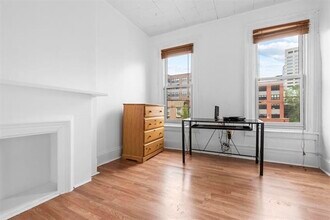 211 York St in Jersey City, NJ - Building Photo - Building Photo