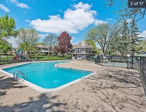 402 Pinetree Ln, Unit C2 in Schaumburg, IL - Building Photo - Building Photo