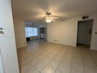 2986 S University Dr, Unit 105 in Davie, FL - Foto de edificio - Building Photo