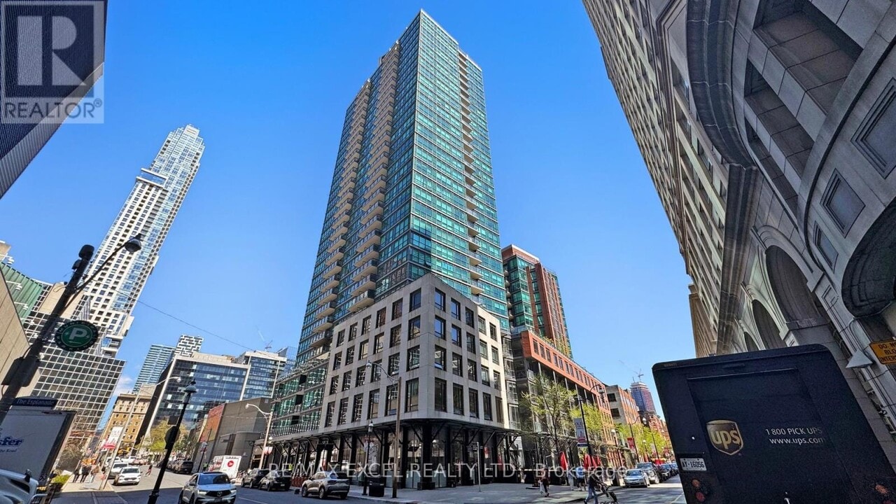 1-401 Scott St in Toronto, ON - Building Photo