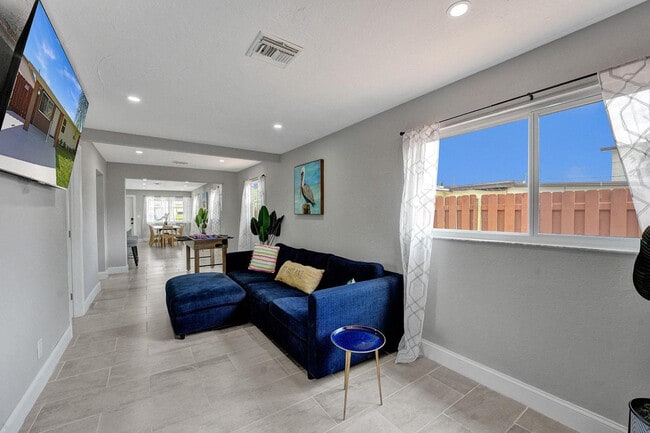 337 SW 8th Ave