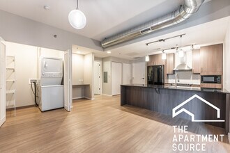 220 W Scott St, Unit 4 in Chicago, IL - Foto de edificio - Building Photo