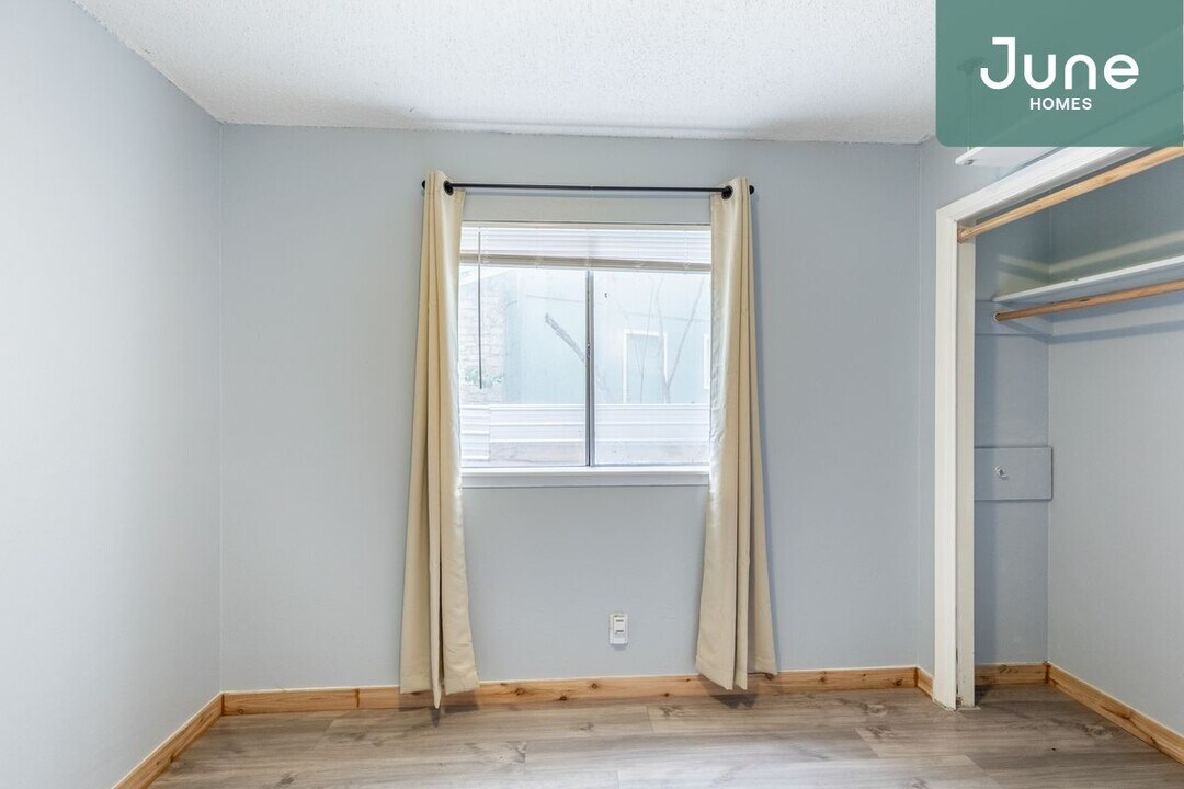 5402 Brompton Cir-Unit -B in Austin, TX - Building Photo