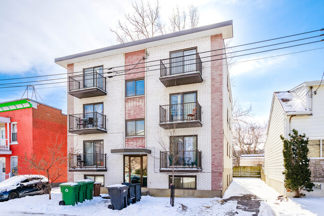 114 Du Moulin Av in Lachine, QC - Building Photo - Building Photo