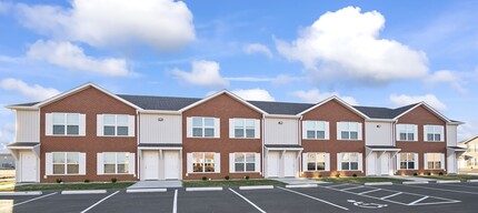 Falcon Place Townhomes in Mascoutah, IL - Foto de edificio - Building Photo