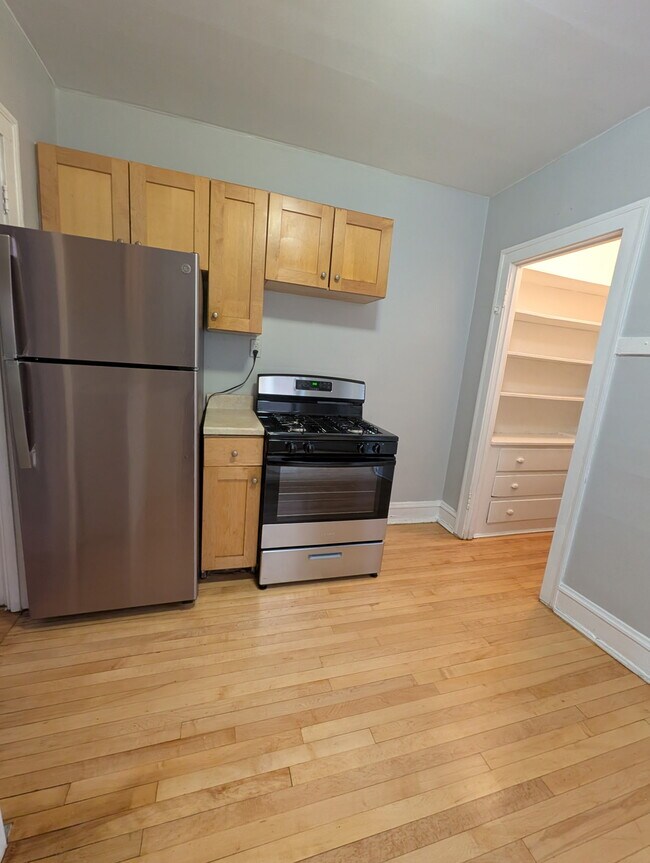 3438 W Foster Ave, Unit 3442-1S in Chicago, IL - Building Photo - Building Photo