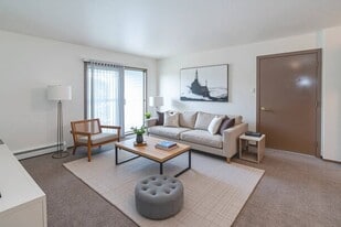 Oates Estates Apartments in Dothan, AL - Building Photo