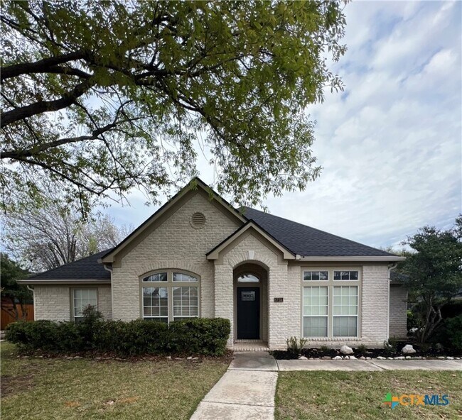 property at 1734 Oak Forest Dr