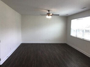 5262 Lake Maxwell Dr in Nashville, TN - Foto de edificio - Building Photo