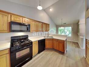 2990 Waters Edge Cir in Aurora, IL - Building Photo - Building Photo