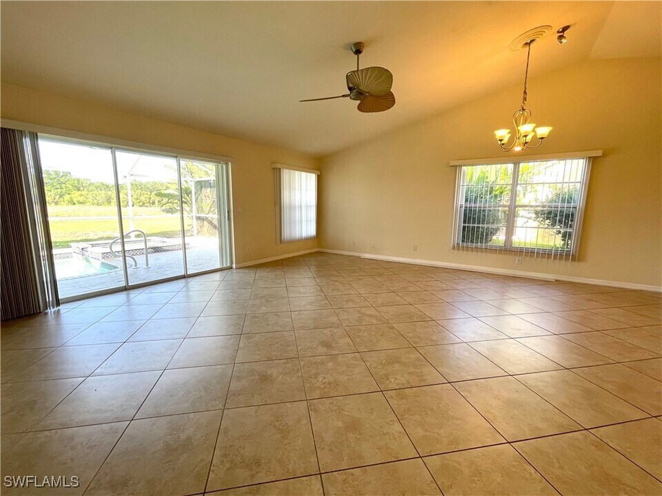 12781 Eagle Pointe Cir in Ft. Myers, FL - Building Photo