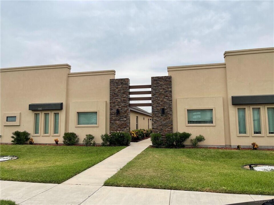 1221 Upas Dr in Edinburg, TX - Building Photo