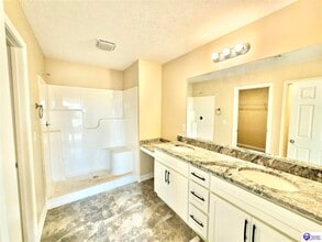 320 Breckinridge Cir in Vine Grove, KY - Building Photo - Building Photo