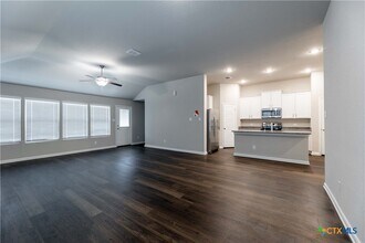 1120 Eagle Xing in Seguin, TX - Building Photo - Building Photo