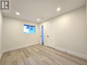 404 Forest Hill Dr in Kitchener, ON - Building Photo - Building Photo