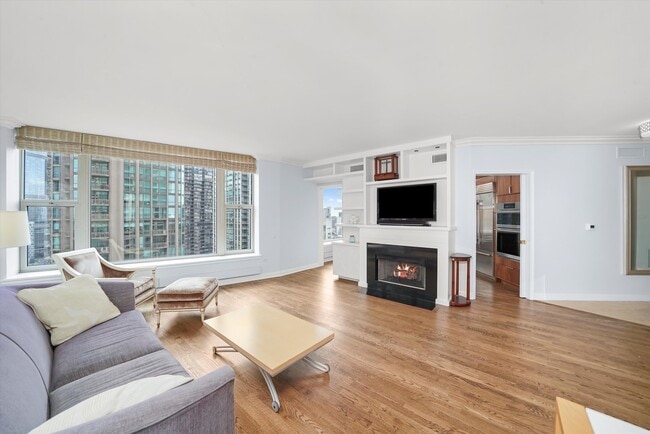 25 E Superior St in Chicago, IL - Building Photo - Building Photo
