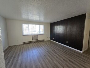 2469 NE Kerr St in Roseburg, OR - Building Photo - Building Photo