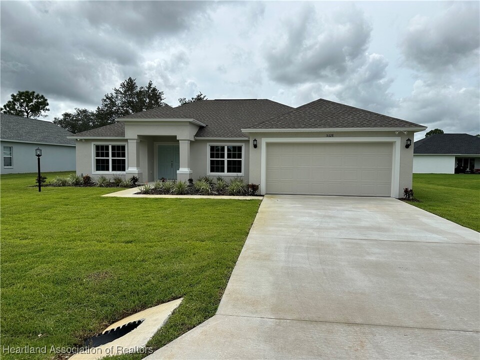 5328 Pebble Beach Dr in Sebring, FL - Building Photo