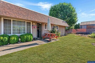 3454 Chiefs Ct NE in Salem, OR - Building Photo