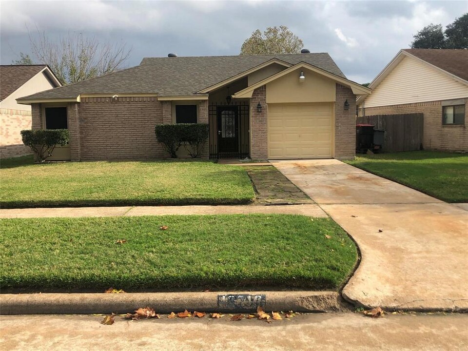 12810 Copper Mill Dr in Houston, TX - Building Photo
