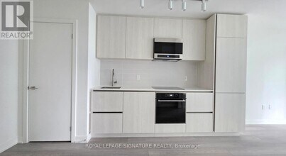 120 Broadway Ave in Toronto, ON - Building Photo - Building Photo