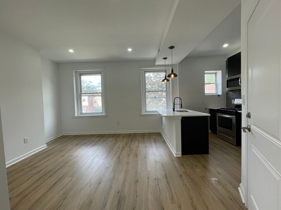 4622 Kingsessing Ave in Philadelphia, PA - Foto de edificio