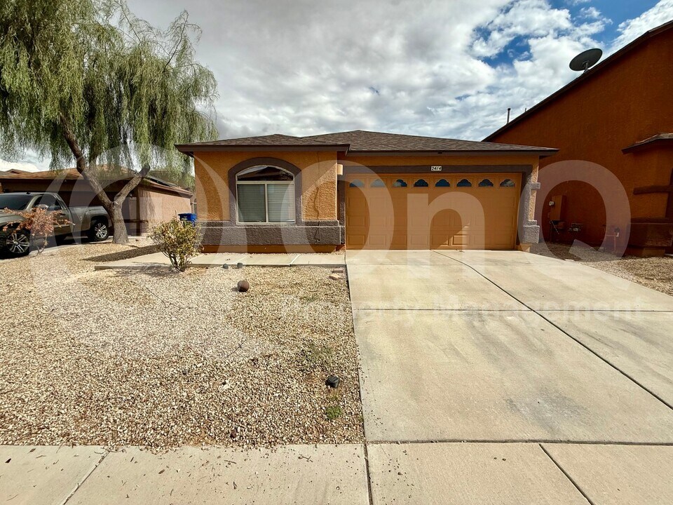 2414 E Calle Lena Verde in Tucson, AZ - Building Photo
