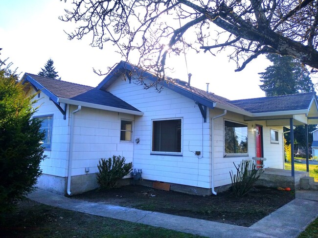 2070 SE Maple St in Hillsboro, OR - Building Photo - Building Photo