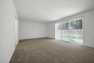 Ashton Pointe in Indianapolis, IN - Building Photo